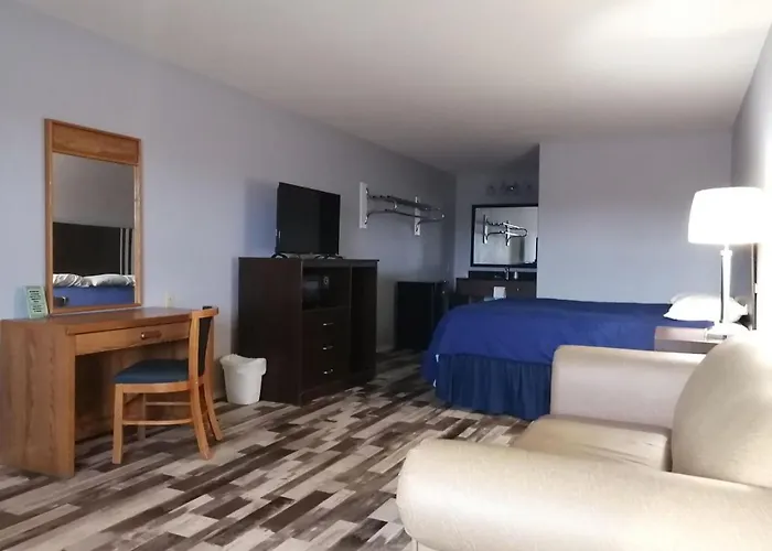 Riata Inn - Crystal City