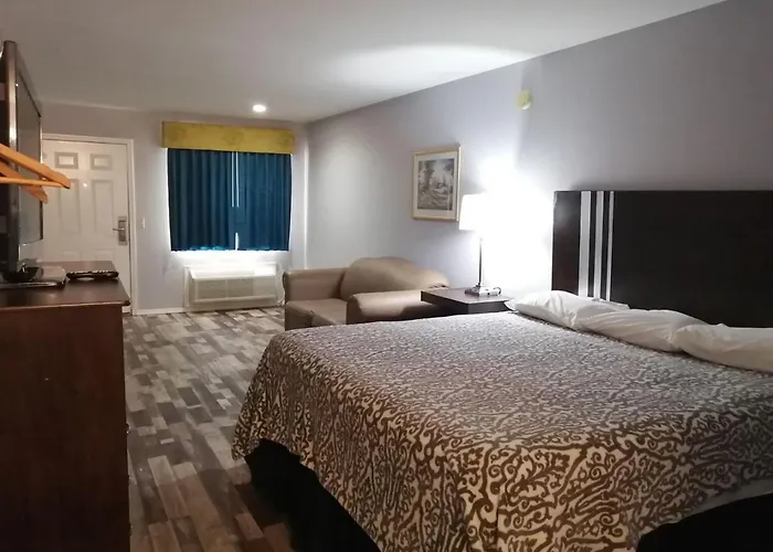 Riata Inn - Crystal City